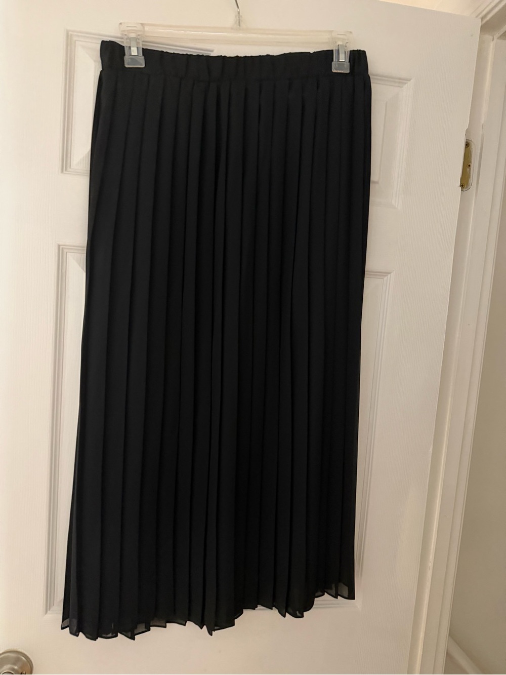 Black Pleated Midi Skirt - Women's - Picture 3 of 4
